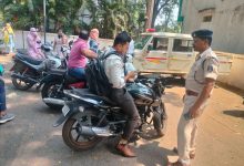 Photo of “नो हेलमेट, नो एंट्री! जशपुर कलेक्ट्रेट में सरकारी बाबुओं पर चला पुलिस कप्तान लाल उम्मेद सिंह के कानून का चाबुक – 28 पर ठोका 14 हजार का चालान”   जशपुर से बड़ी खबर – नियम तोड़ने वालों पर अब कोई रहम नहीं!