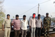 Photo of  जशपुर पुलिस अधीक्षक लाल उम्मेद सिंह के निर्देश पर  गांजा तस्करों पर पुलिस का बड़ा प्रहार!  76 किलो से ज्यादा गांजा, दो कार जब्त—4 आरोपी समेत नाबालिग गिरफ्तार गांजा तस्कर पत्थलगांव थाना क्षेत्र के कछार निवासी