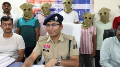 Photo of 5G अपडेट” के नाम पर देशभर में साइबर डाका!   APK लिंक क्लिक करते ही उड़ जाते थे बैंक खाते… झारखंड से पकड़ा गया हाईटेक ठग गिरोह!   सरगुजा साइबर रेंज थाना की अब तक की सबसे बड़ी कार्रवाई   देवघर (झारखंड) से 06 अंतर्राज्यीय साइबर ठग गिरफ्तार   हर दिन 2500 लोगों को भेजते थे फर्जी APK लिंक   मोबाइल हैक कर OTP, SMS और बैंक डिटेल्स उड़ाते थे आरोपी