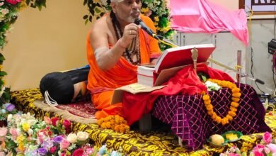Photo of बिना संगीत-वाद्य यंत्र के 3 घंटे तक मंत्रमुग्ध रहे पवन कुमार त्रिपाठी महाराज के श्रीमुख से शिव महिमा का रसपान, तृतीय दिवस कथा में उमड़ी भक्तों की भीड़ श्रद्धालु, शिव महापुराण कथा में गूंजा माता सती और दक्ष यज्ञ का मार्मिक प्रसंग”