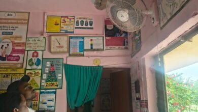 Photo of बड़ा हादसा टला: खरकट्टा सरकारी अस्पताल की छत से गिरी सीलिंग, दहशत में मरीज और स्वास्थ्यकर्मी!  जर्जर अस्पताल बना मौत का साया, कब गिर जाए छत कोई भरोसा नहीं