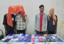 Photo of पुलिस अधीक्षक लाल उम्मेद सिंह की तगड़ी कार्यवाही 18.75 लाख की मोबाइल चोरी का ‘ऑपरेशन CCTV’! 3 नाबालिग समेत 4 आरोपी गिरफ्तार