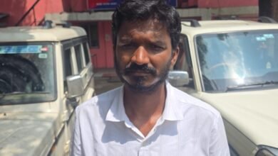 Photo of 44 लाख की शिकायत बनी करोड़ों के घोटाले की चाबी, पुलिस के हत्थे चढ़ा मास्टरमाइंड  मुनाफे का सपना दिखाकर करोड़ों डकार गया शातिर, स्कॉर्पियो-बोलेरो समेत करोड़ों की ठगी का भंडाफोड़  वाहन और जमीन के नाम पर बिछाया ठगी का जाल, 10-15 लोग बने शिकार, पुलिस जांच में रोज खुल रहे नए राज