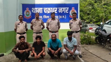 Photo of 14 लाख का लोहा डकारने की ‘मास्टर प्लान’ फेल! फर्जी ड्राइवर, नकली नंबर प्लेट और हाईटेक ठगी का रायगढ़ पुलिस ने किया पर्दाफाश     ‘ऑपरेशन क्लीन हंट’ में 30 टन लोहा हेराफेरी का सनसनीखेज खुलासा, पत्थलगांव का मास्टरमाइंड समेत 4 गिरफ्तार, दो आरोपी अब भी फरार।