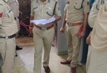 Photo of रिकॉर्ड बिखरे, मालखाना अव्यवस्थित, साफ-सफाई पर भी सवाल… वार्षिक निरीक्षण में कई कमियां उजागर, डीआईजी डॉ. लाल उमेद सिंह ने दिए सख्त निर्देश।