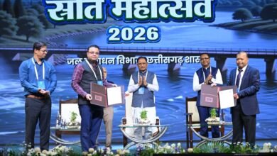 Photo of मुख्यमंत्री ने ‘स्रोत महोत्सव 2026’ एवं राज्य स्तरीय कार्यशाला का किया शुभारंभकुनकुरी तहसील के लगभग 1540 वर्ग किलोमीटर क्षेत्र में आधुनिक तकनीक से जल संसाधनों की होगी निगरानी और विश्लेषण  मुख्यमंत्री ने किया जल संरक्षण पर आधारित ‘नीर-नारी-निधि’ पुस्तक का विमोचन