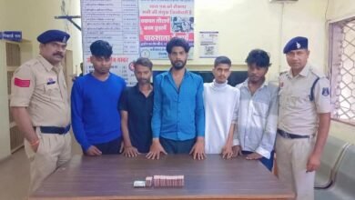 Photo of नशीली गोलियों के अवैध कारोबार पर दुर्ग पुलिस की लगातार कार्रवाई जारी, 05 आरोपी गिरफ्तार एवं 01 अपचारी बालक अभिरक्षा में; 1065 प्रतिबंधित नशीली टेबलेट तथा ₹3,500 नगद जप्त*