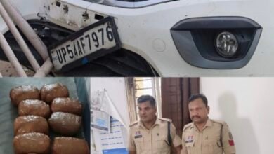 Photo of पत्थलगांव की जर्जर सड़क बनी पुलिस की ‘गुप्त सहयोगी’! डिवाइडर से टकराई ‘पुलिस’ लिखी कार, 21 किलो गांजा छोड़ तस्कर फरार  उड़ीसा से यूपी जा रही थी खेप, पीछा करती पुलिस… गड्ढों ने बिगाड़ा खेल, लाखों का गांजा जब्त
