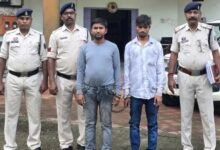 Photo of आम की पेटी के नीचे छिपा था ‘नशे का साम्राज्य’, जशपुर पुलिस ने प्रयागराज से खींच निकाले दो तस्कर