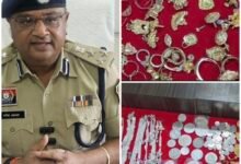 Photo of सीतापुर में फिल्मी अंदाज में ज्वेलरी उठाईगिरी, दो बाइक पर चार बदमाश… पुलिस ने ऐसे बिछाया जालएक करोड़ की उठाईगिरी, 500 CCTV और 10 दिन का ऑपरेशन… पुलिस ने उड़ीसा में ढूंढ निकाला माल!