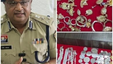 Photo of सीतापुर में फिल्मी अंदाज में ज्वेलरी उठाईगिरी, दो बाइक पर चार बदमाश… पुलिस ने ऐसे बिछाया जालएक करोड़ की उठाईगिरी, 500 CCTV और 10 दिन का ऑपरेशन… पुलिस ने उड़ीसा में ढूंढ निकाला माल!