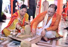 Photo of मुख्यमंत्री विष्णुदेव साय ने सावन के तीसरे सोमवार और नागपंचमी पर श्री फलेश्वरनाथ महादेव मंदिर में की पूजा-अर्चना  पार्थिव शिवलिंग निर्माण में बने सहभागी, प्रदेशवासियों की सुख-समृद्धि एवं खुशहाली की कामना की  तीन दिवसीय धार्मिक आयोजन में एक लाख 11 हजार 111 पार्थिव शिवलिंग किया जा रहा है निर्माण एवं पूजन
